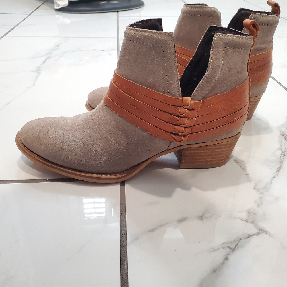 Dibatrue grey suade boots